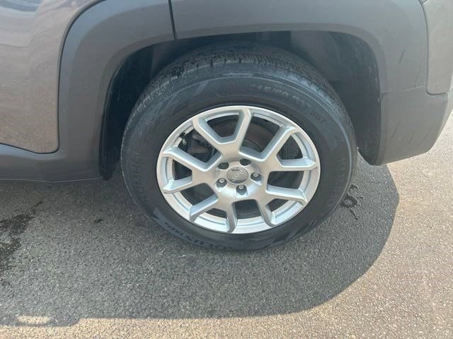 Used 2020 Jeep Renegade Latitude FWD image 44