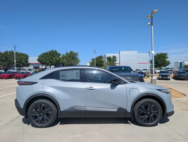 New 2026 Toyota C-HR AWD/4WD image 3