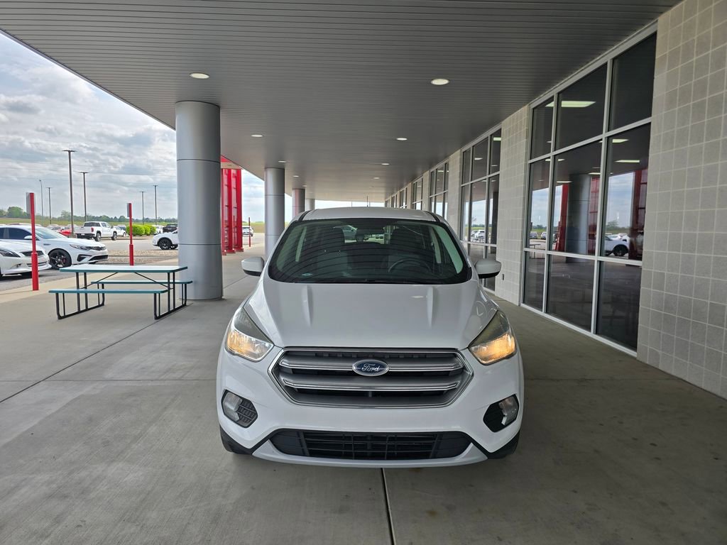 Used 2017 Ford Escape SE image 2