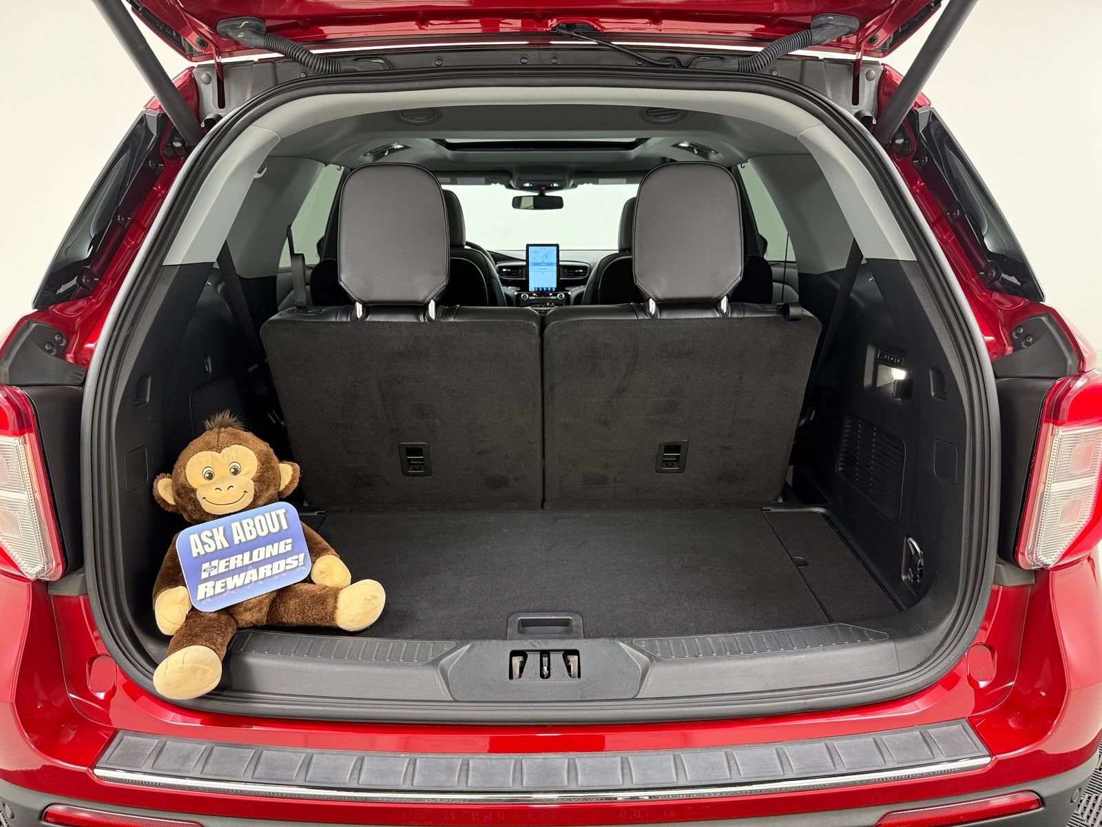 Used 2024 Ford Explorer Limited w/ Limited Technology Package RWD image 9