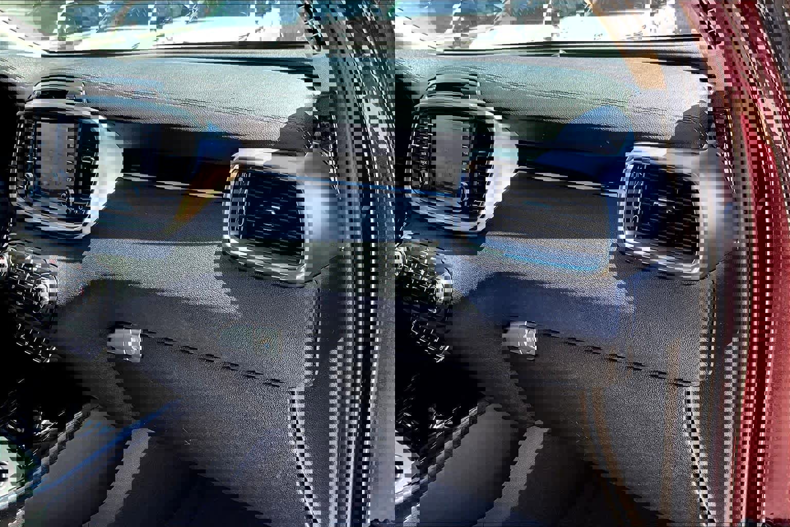 Used 2018 Kia Sorento SX image 18