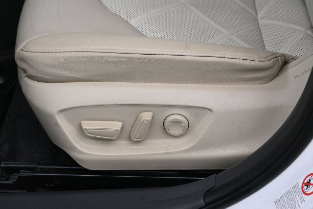 Used 2018 Toyota Camry XLE FWD image 12