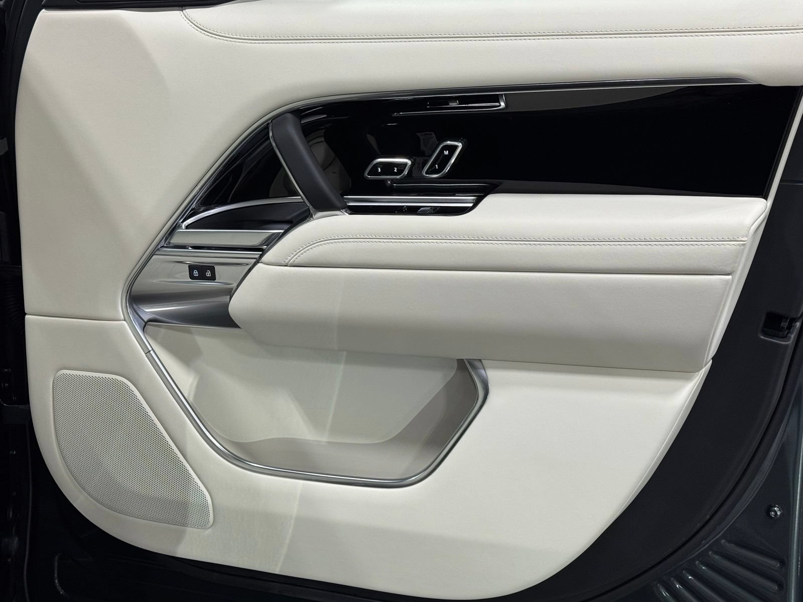 New 2026 Land Rover Range Rover SE AWD/4WD image 46