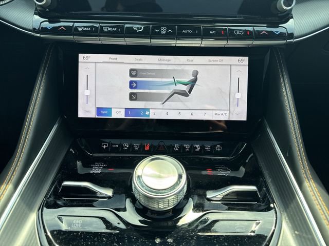 Used 2024 Jeep Grand Wagoneer Series III w/ Rear Seat Video Group 1 AWD/4WD image 35