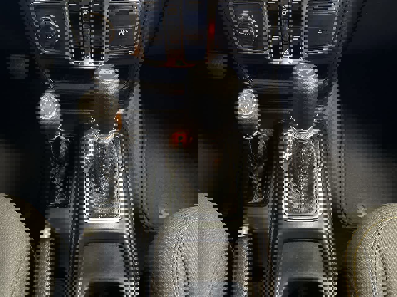 Used 2025 Jeep Wrangler Sahara image 26