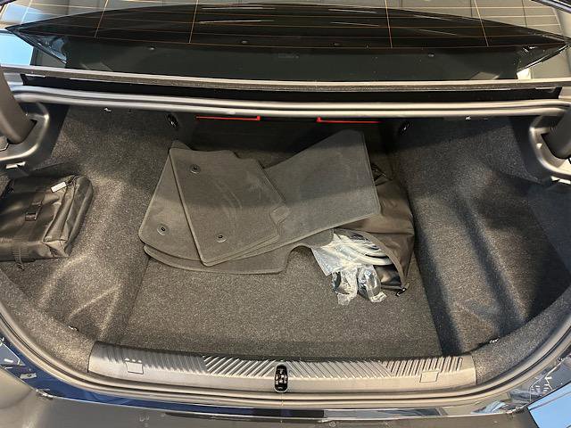 Used 2025 BMW M5 w/ Carbon Package image 7