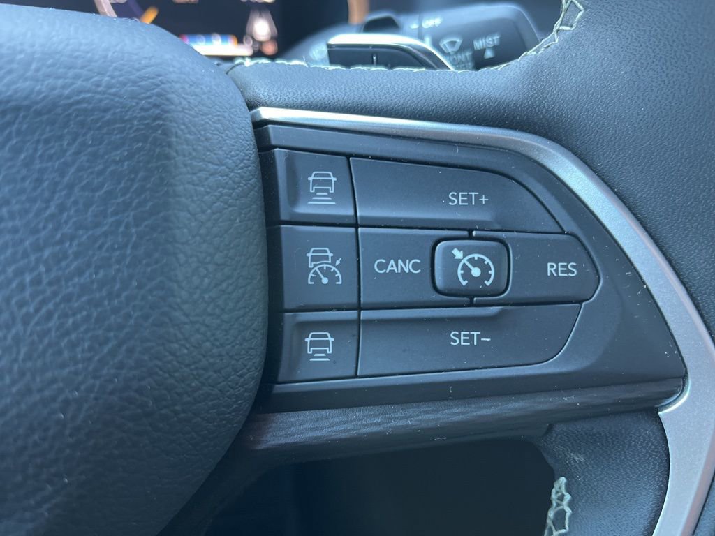 Used 2023 Jeep Grand Cherokee L Laredo AWD/4WD image 15