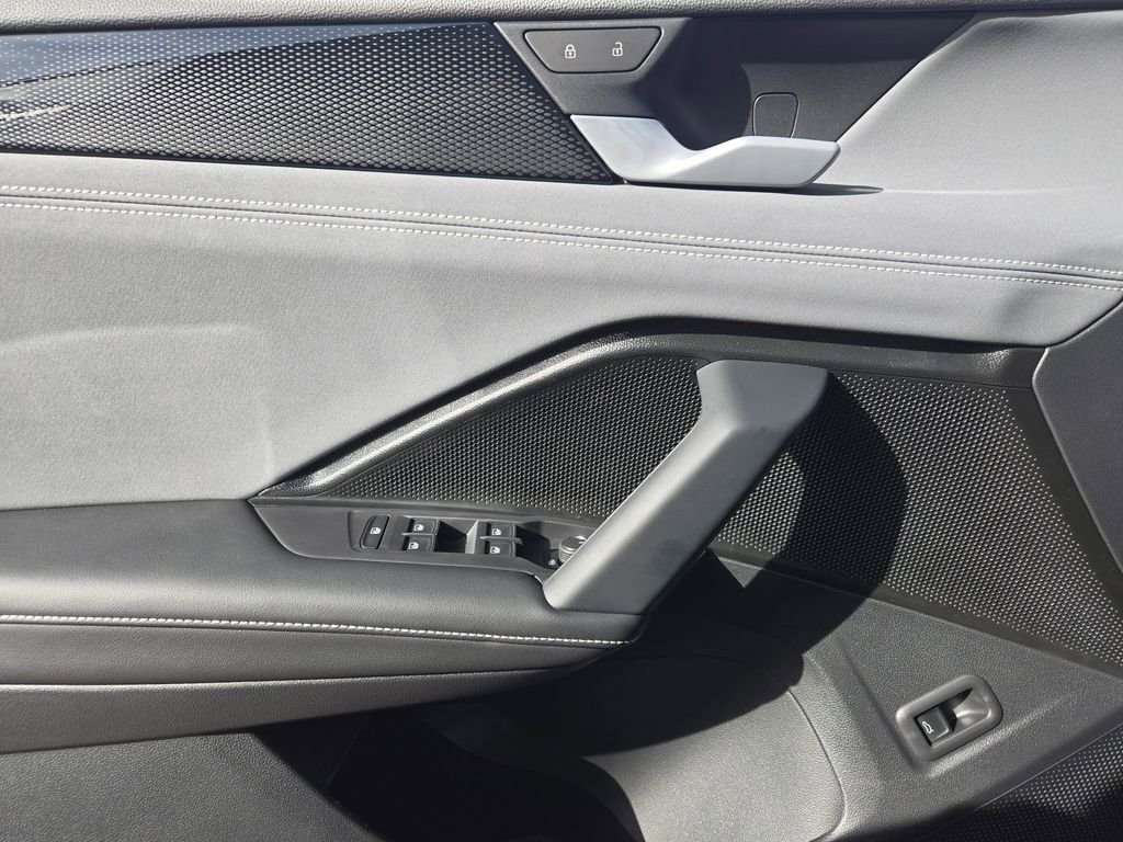 New 2026 Volkswagen Tiguan SE AWD/4WD image 19