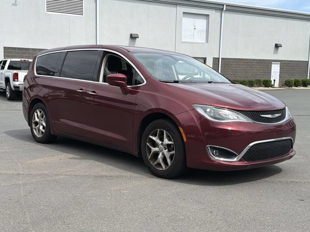 Used 2018 Chrysler Pacifica Touring Plus w/ Tire & Wheel Group FWD image 7
