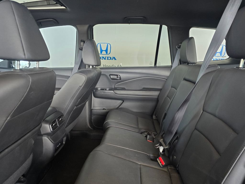 Used 2025 Honda Passport EX-L image 16