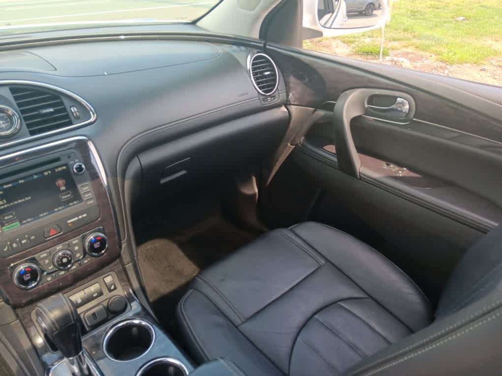 Used 2017 Buick Enclave Leather FWD image 13