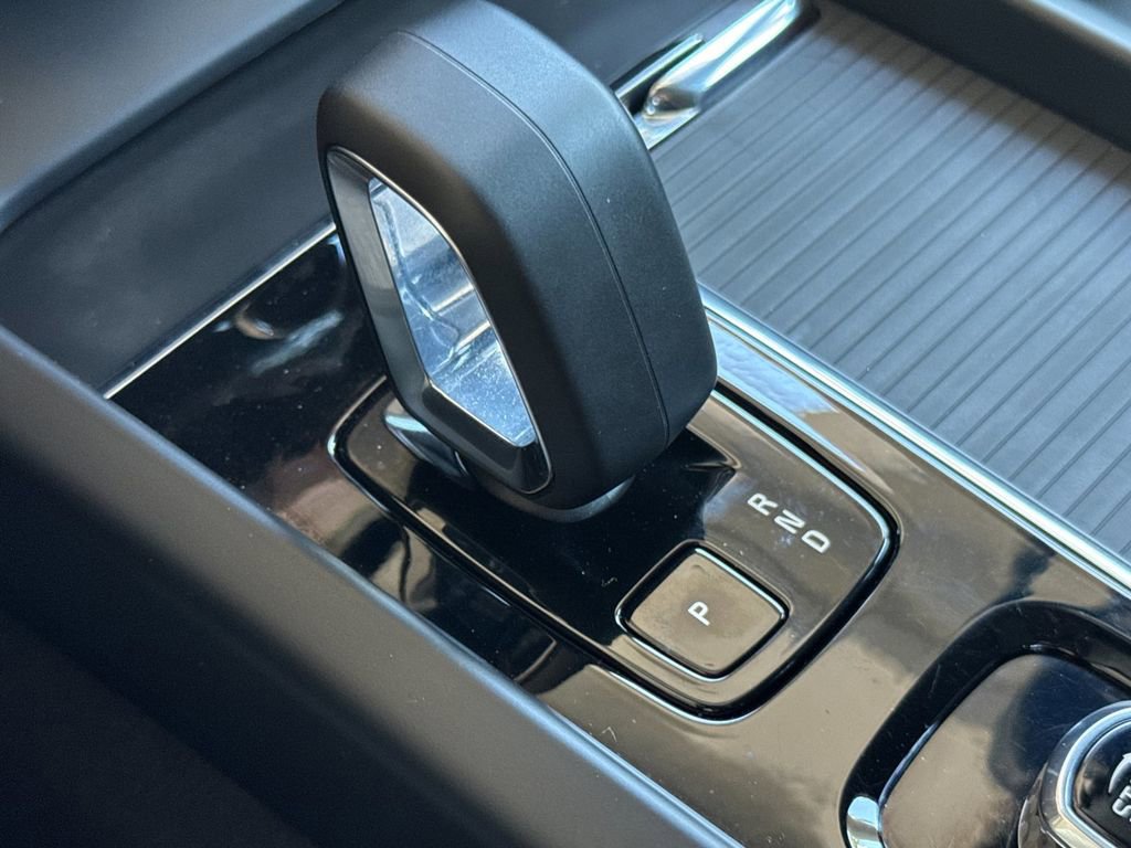 Certified 2025 Volvo XC60 B5 Core AWD/4WD image 21