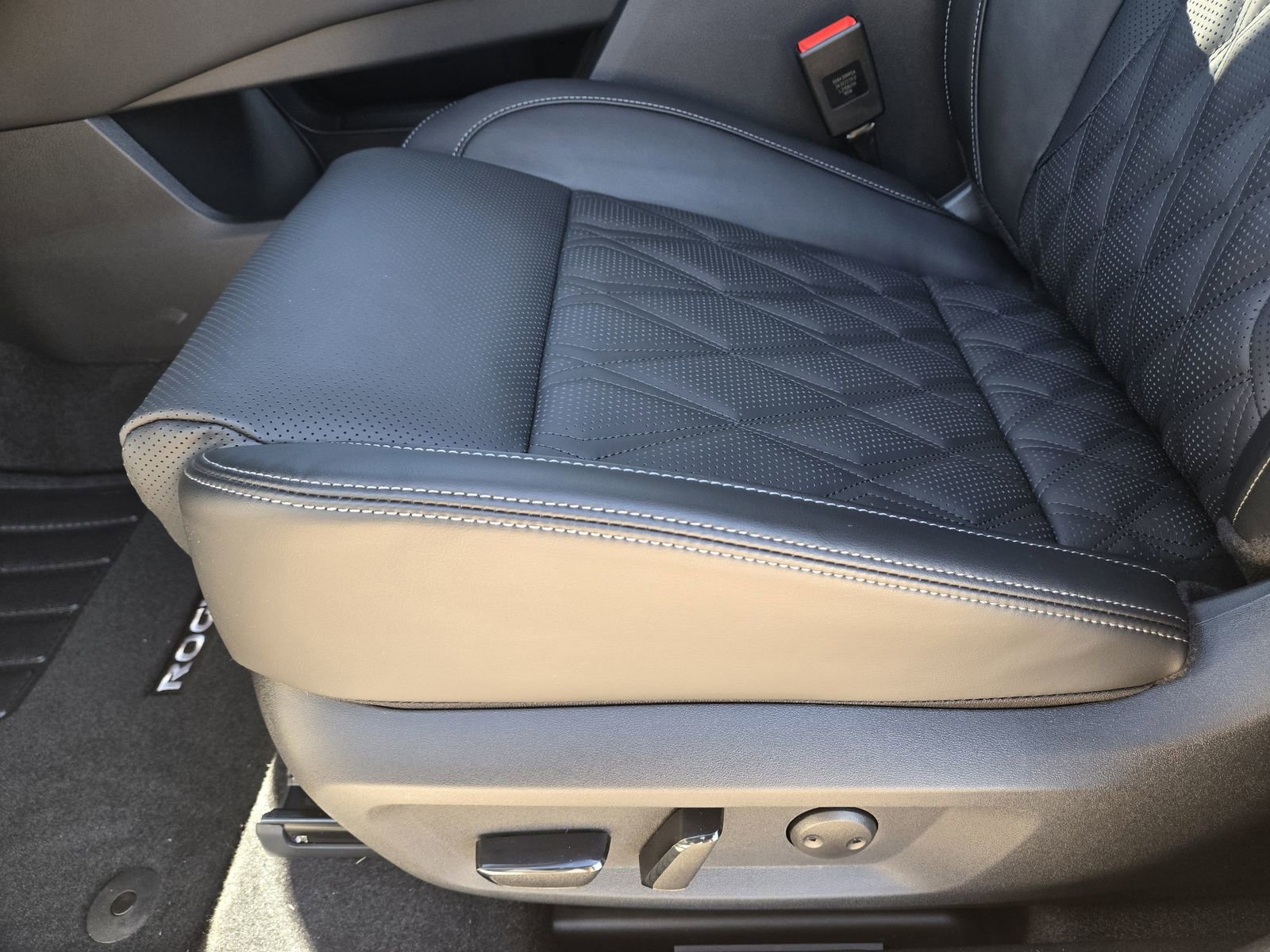 New 2026 Nissan Rogue Platinum image 23