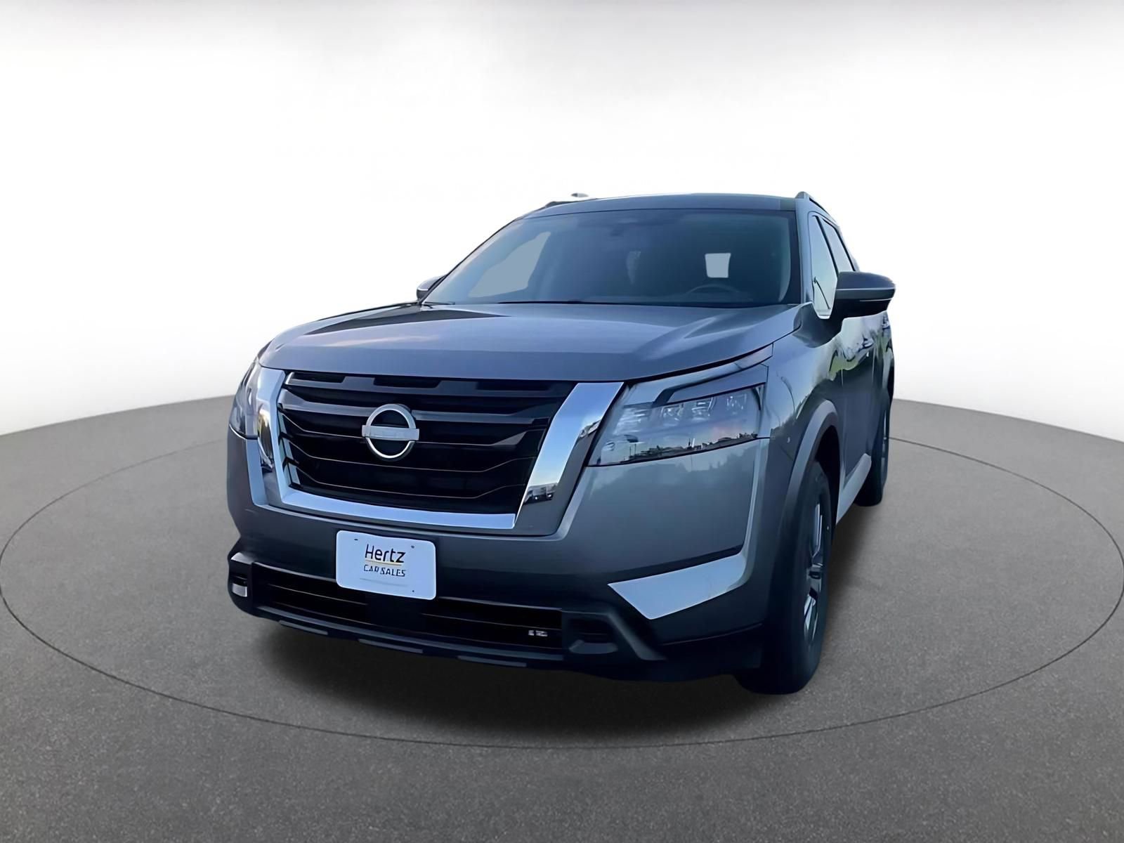 Used 2025 Nissan Pathfinder SV image 7