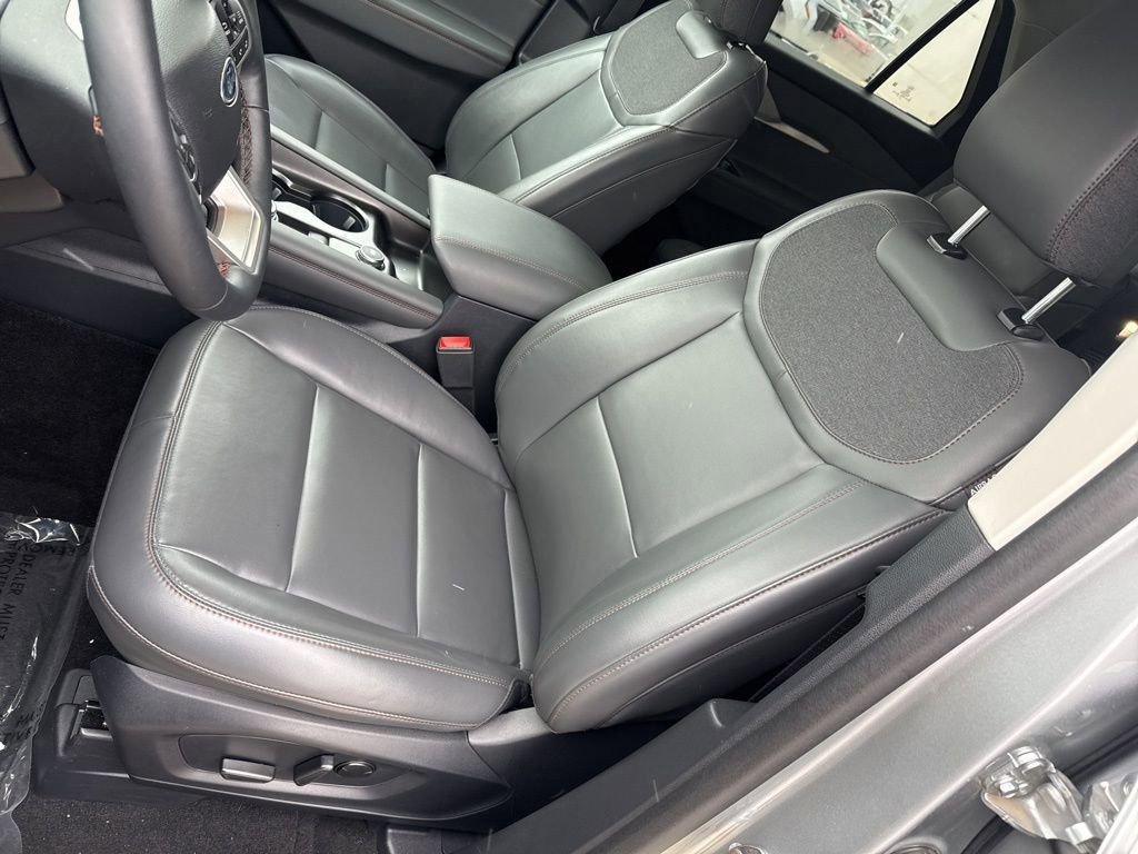 New 2025 Ford Explorer Active w/ Active Comfort Package image 11