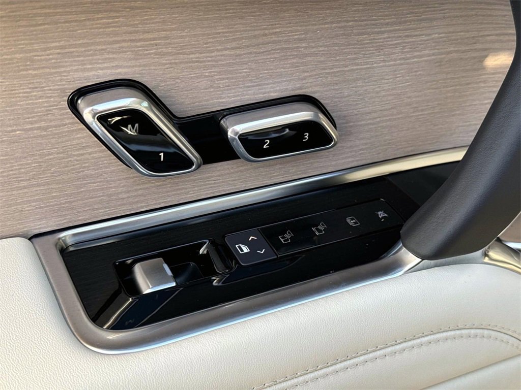 New 2026 Land Rover Range Rover Long Wheelbase SE image 11