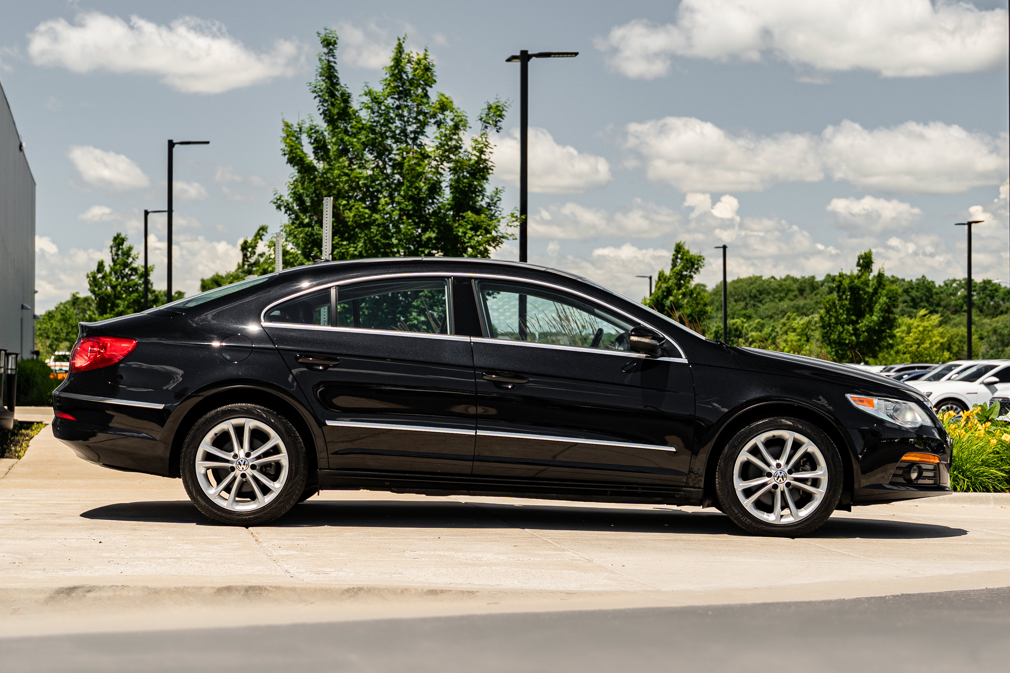 Used 2009 Volkswagen CC Luxury FWD image 3