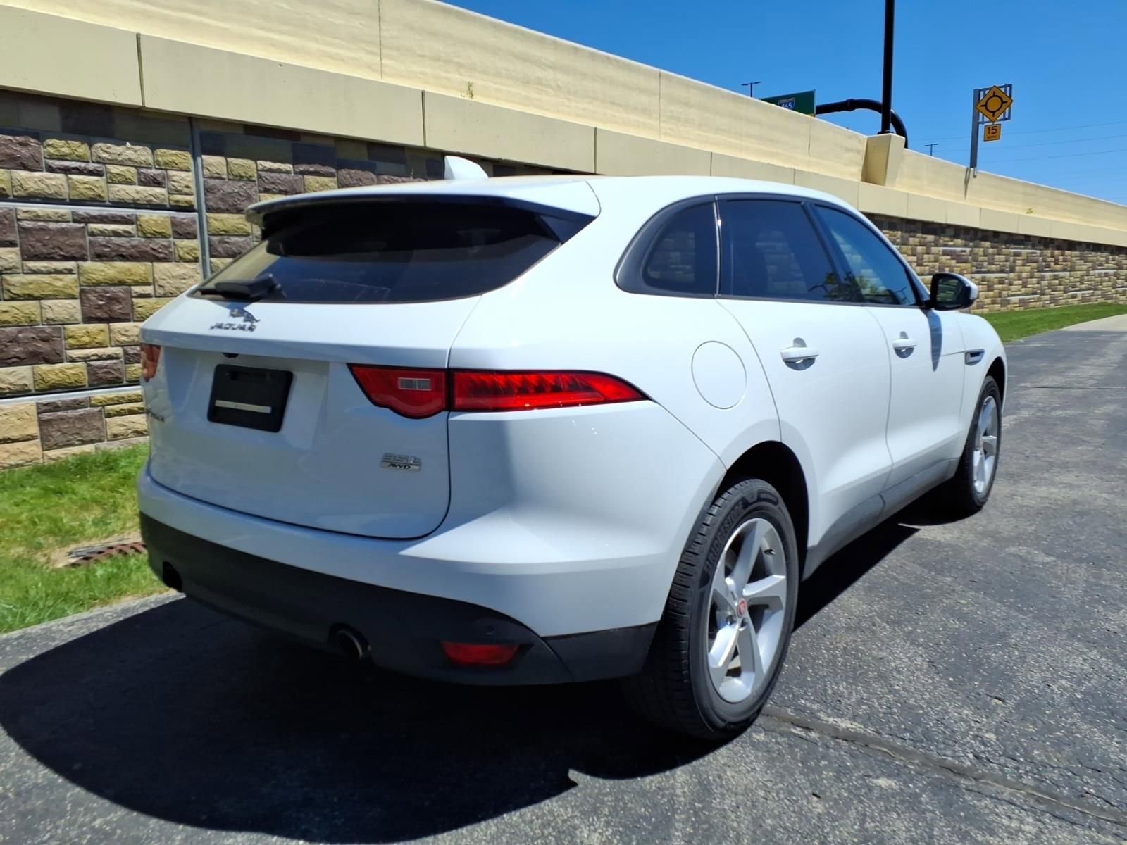 Used 2017 Jaguar F-PACE Premium AWD/4WD image 10