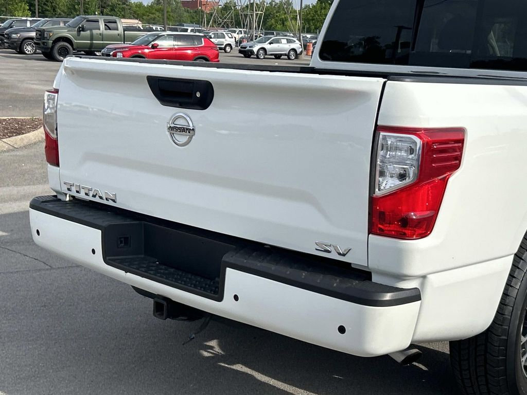 Used 2022 Nissan Titan SV RWD image 11
