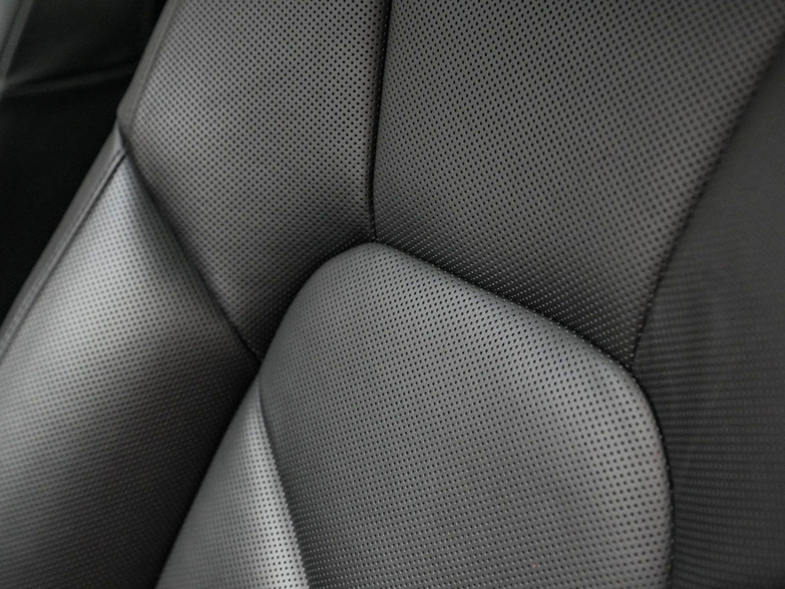 Certified 2025 Porsche Macan image 27