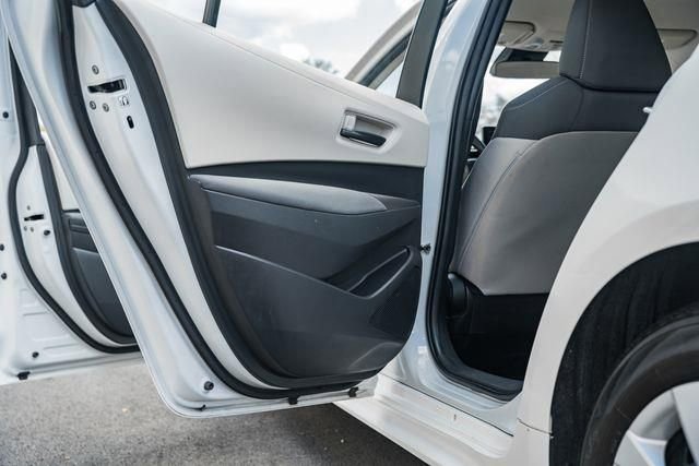 Used 2022 Toyota Corolla LE image 30