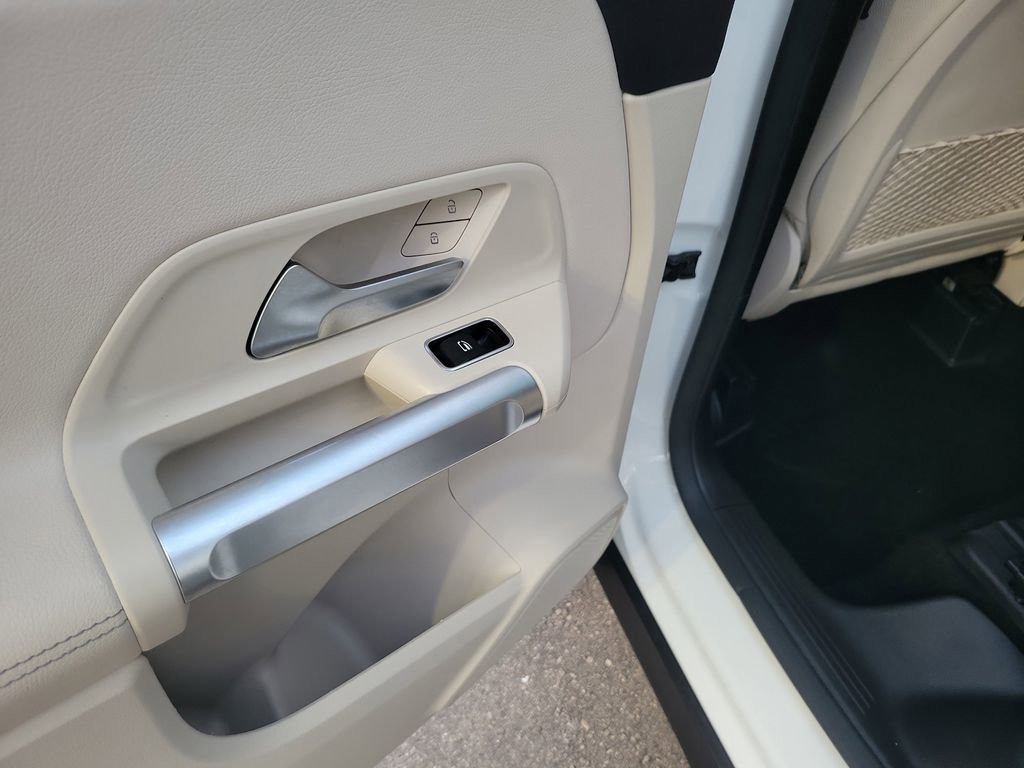 Used 2021 Mercedes-Benz GLB 250 image 12