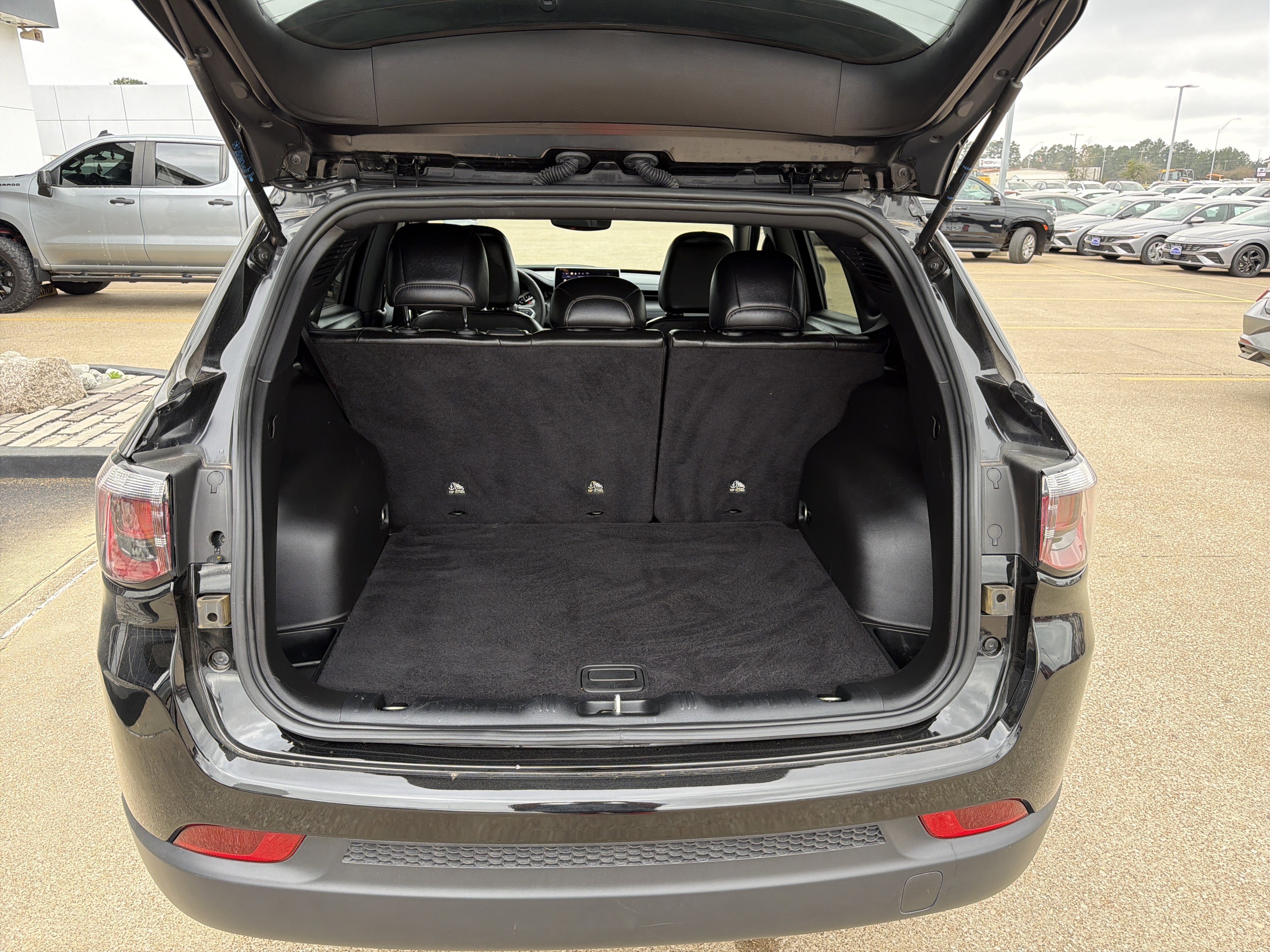 Used 2025 Jeep Compass Latitude w/ Altitude Special Edition image 22