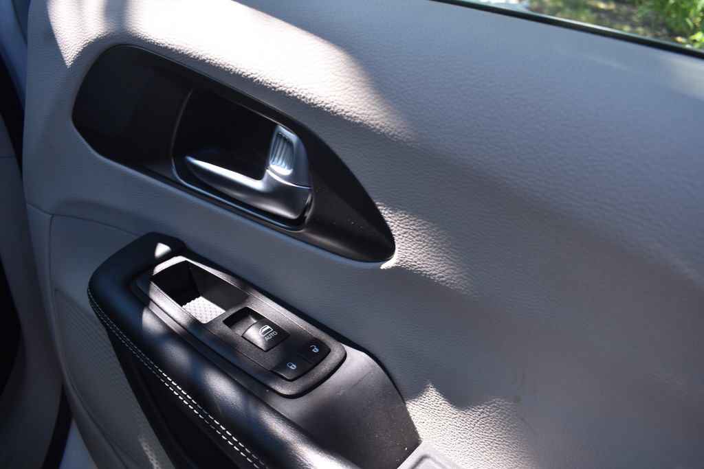 Used 2024 Chrysler Pacifica Limited FWD image 19