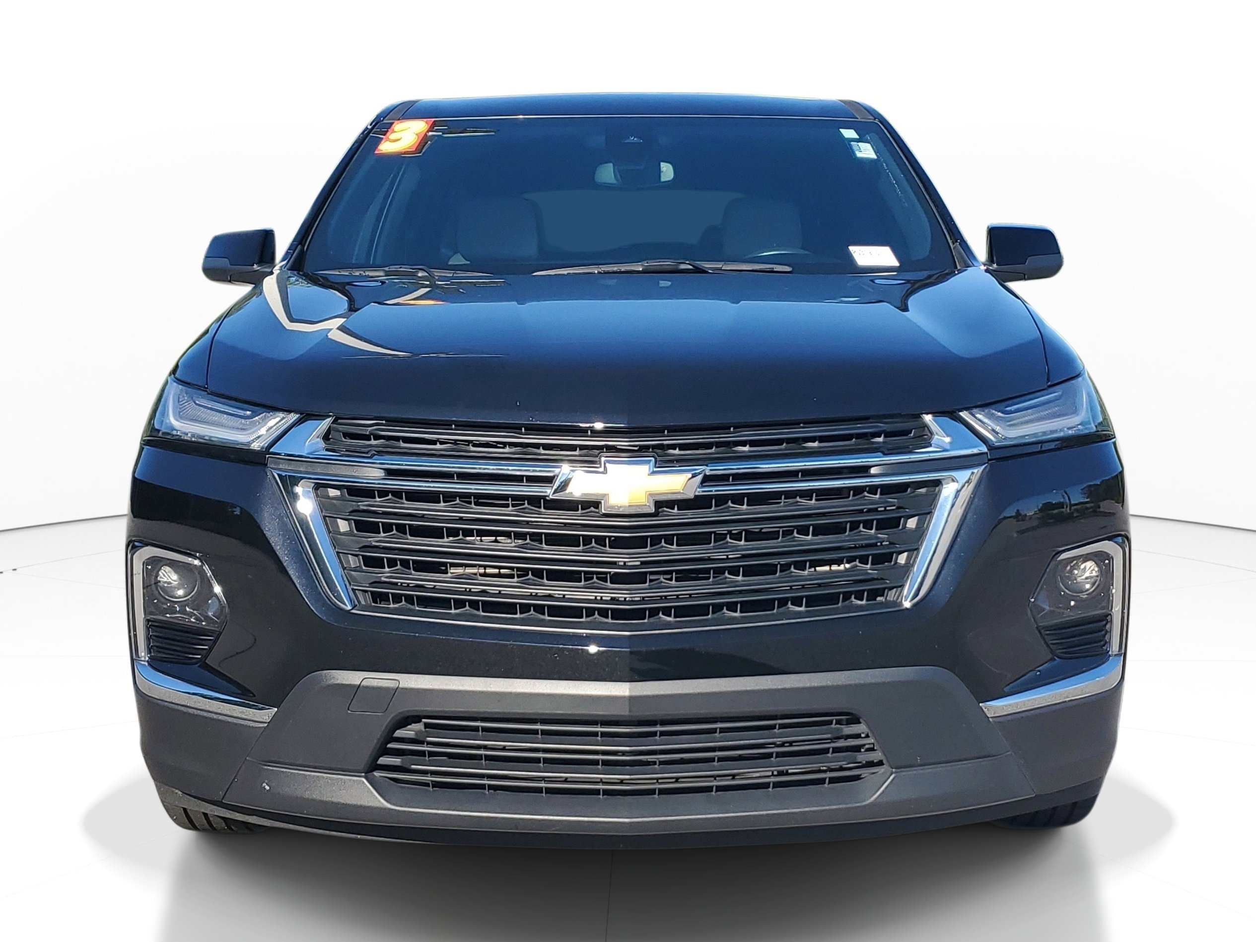 Used 2023 Chevrolet Traverse LS FWD image 2