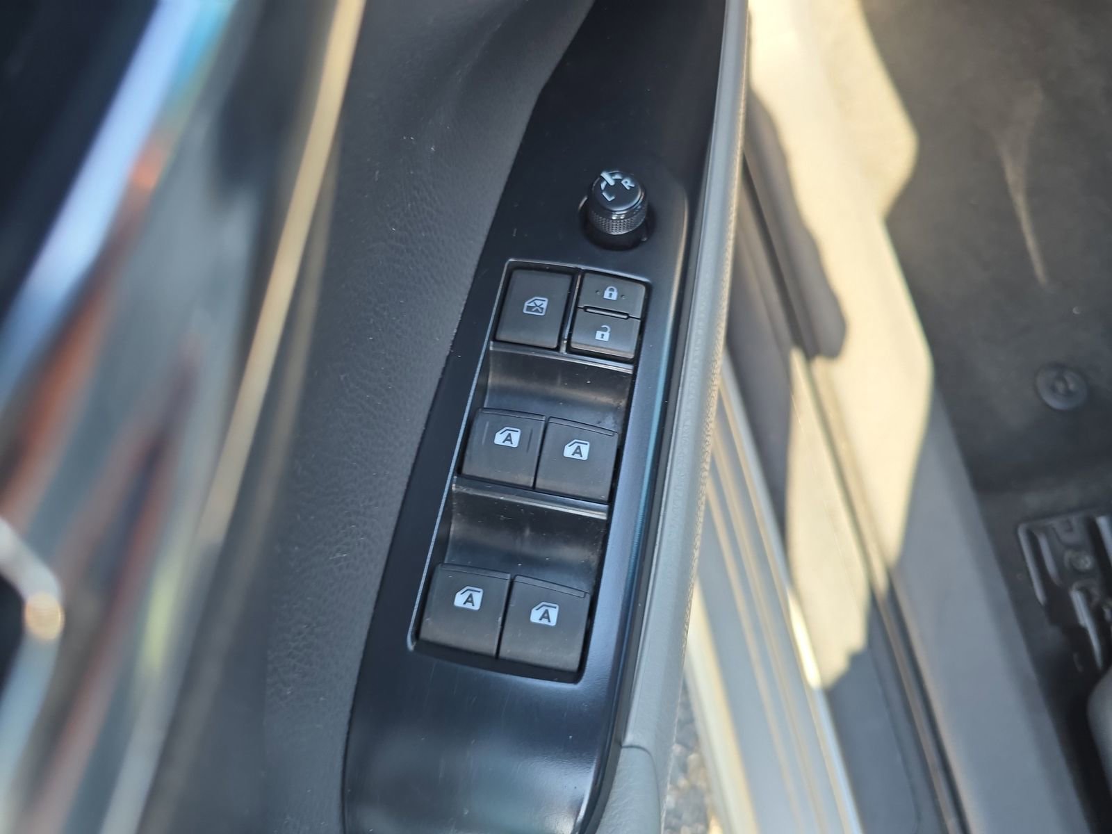 Used 2019 Toyota Camry SE image 14