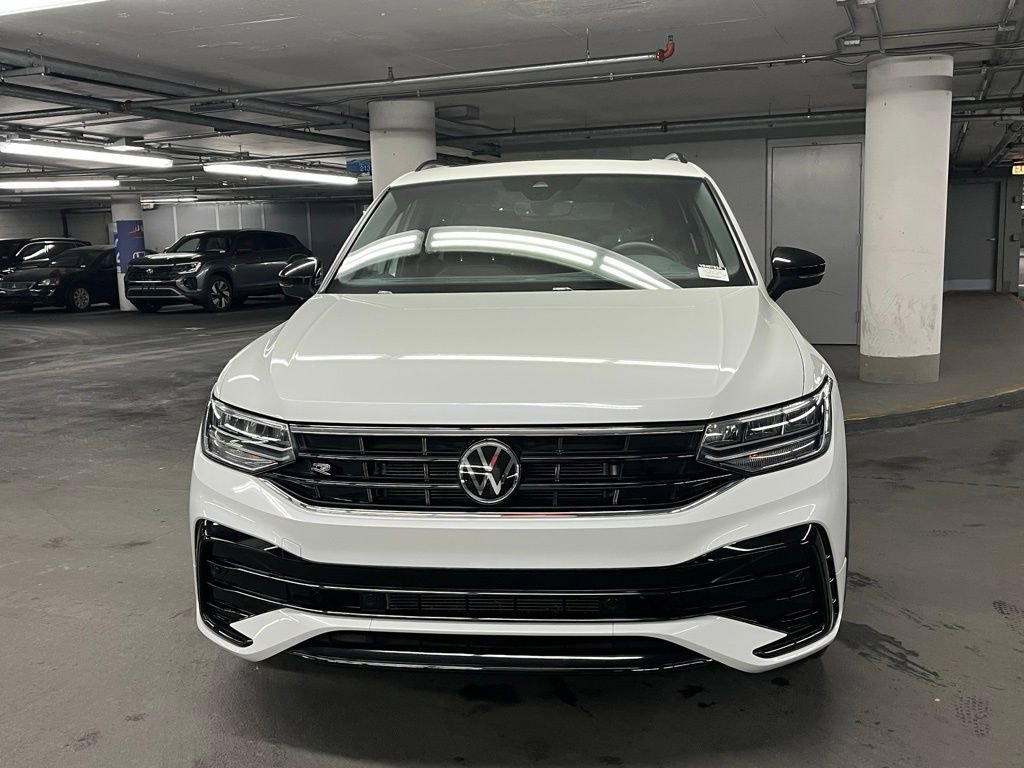 Certified 2022 Volkswagen Tiguan SE R-Line image 32