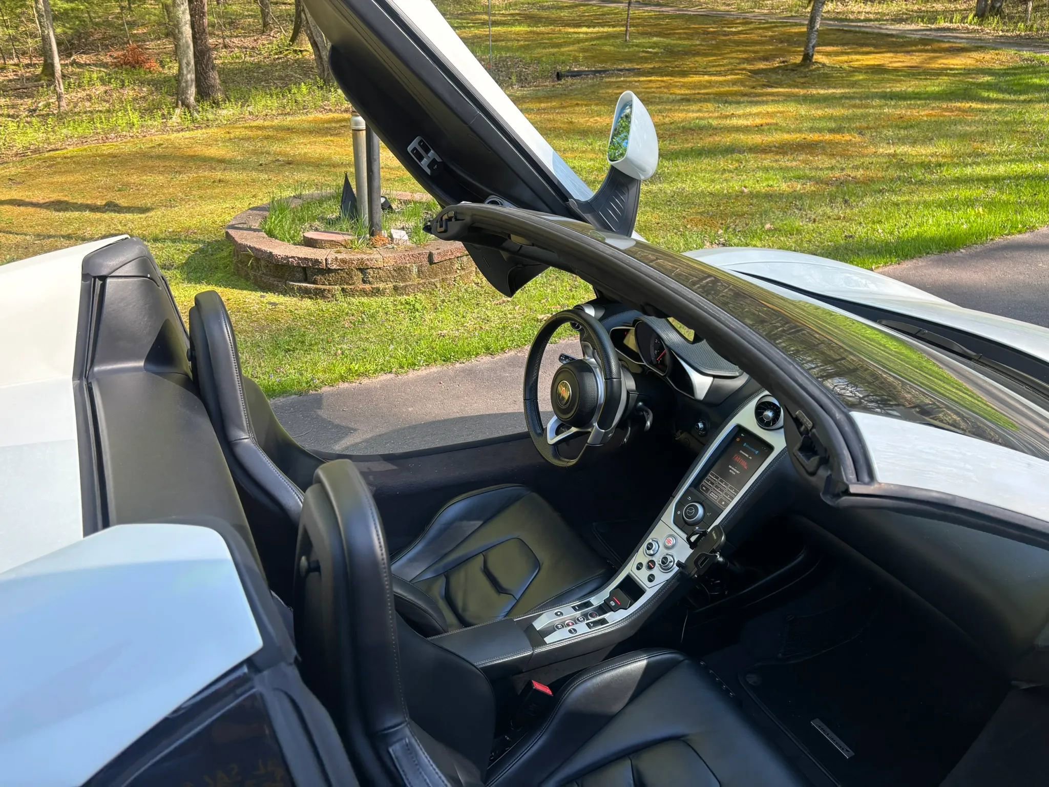 Used 2015 McLaren 650S Spider RWD image 16