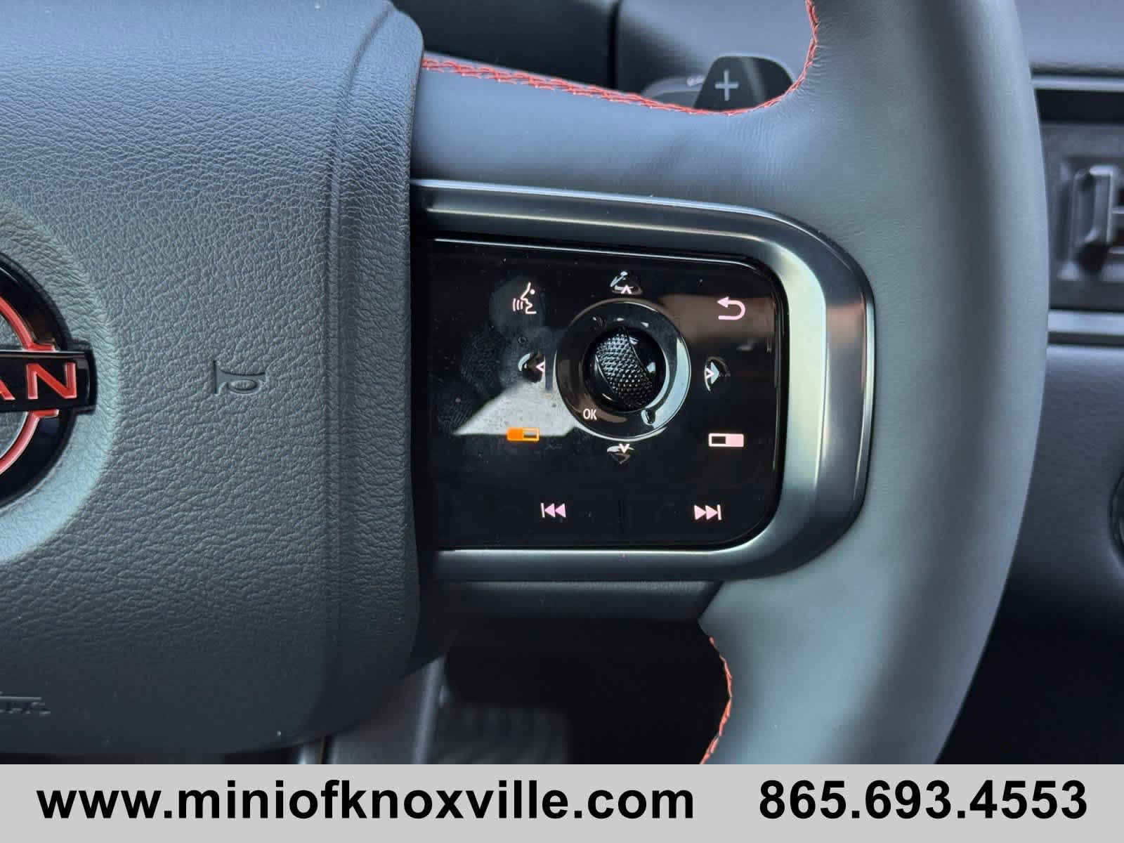 Used 2025 Nissan Armada PRO-4X AWD/4WD image 25