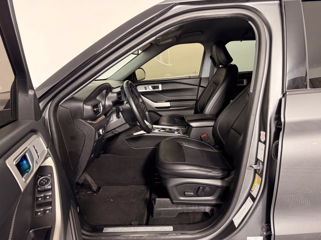 Certified 2023 Ford Explorer Limited AWD/4WD image 2