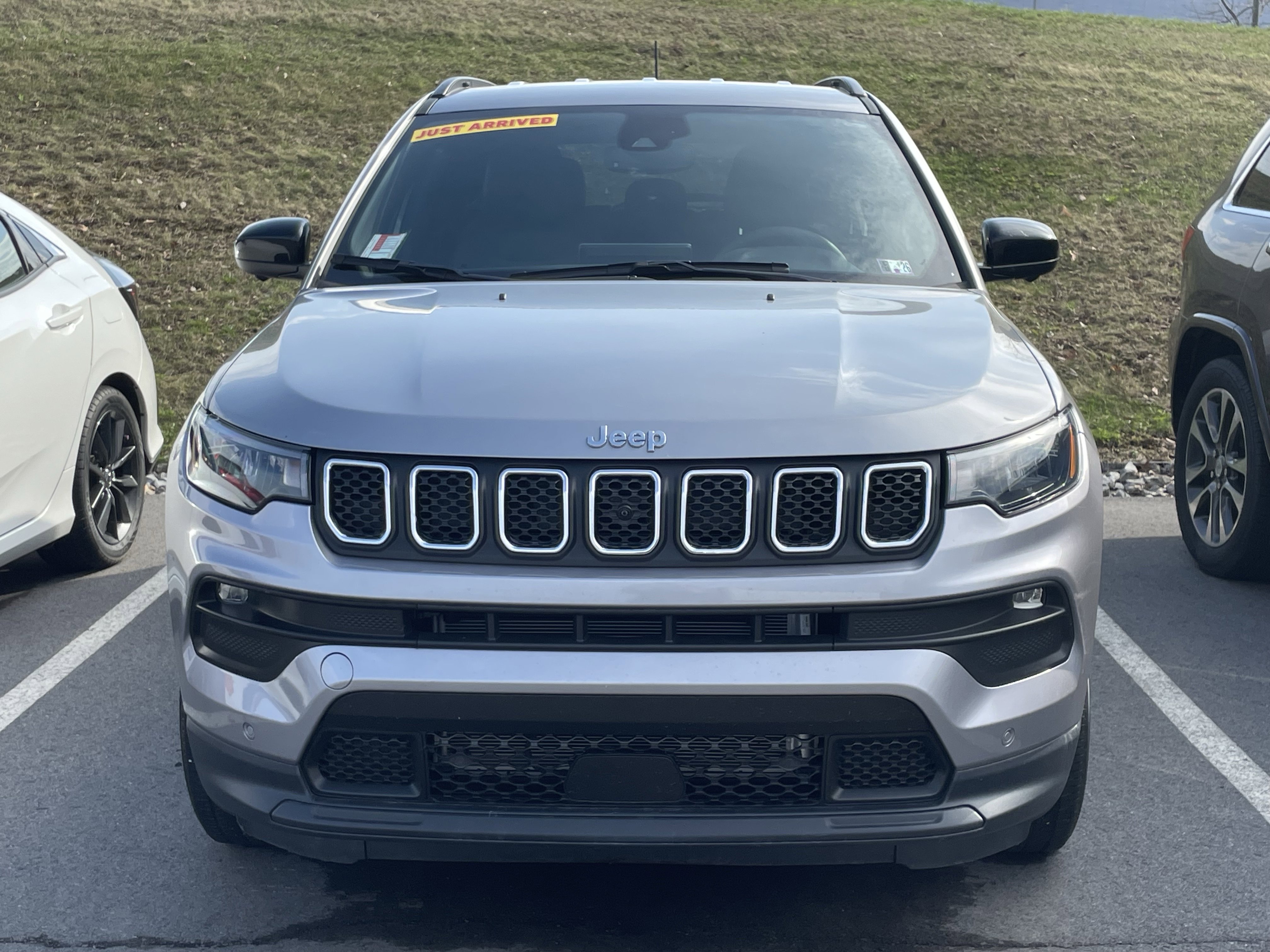 Used 2023 Jeep Compass Latitude video 3