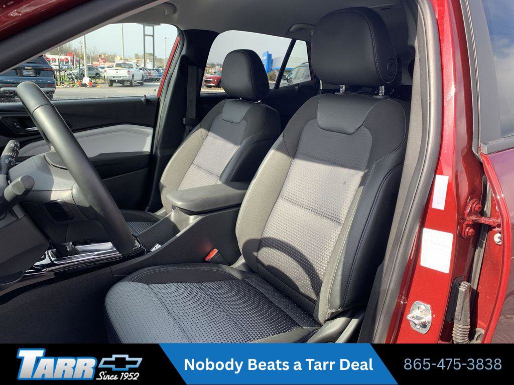 Used 2025 Chevrolet Trax LT w/ LT Convenience Package FWD image 13