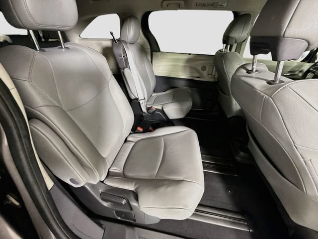 Certified 2022 Toyota Sienna XLE FWD image 30