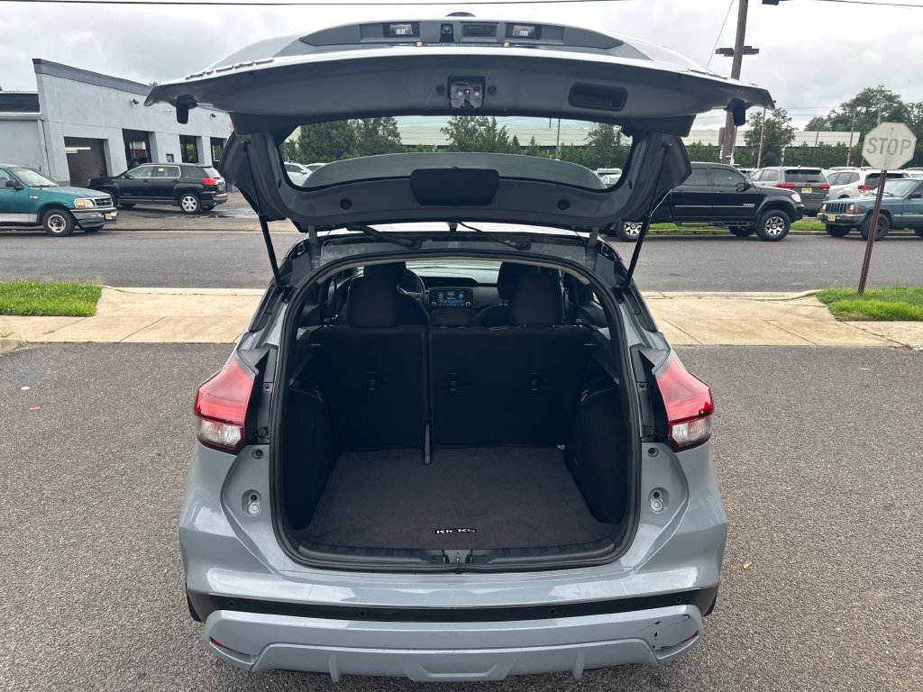 Used 2023 Nissan Kicks SR FWD image 19