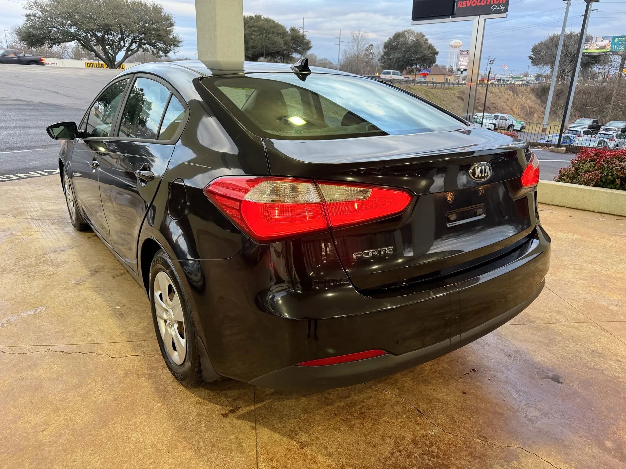 Used 2016 Kia Forte LX image 4