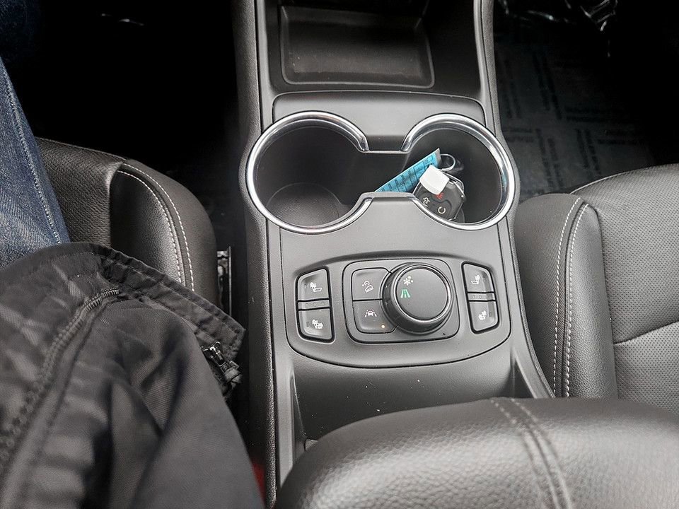 Used 2024 GMC Terrain SLT image 26