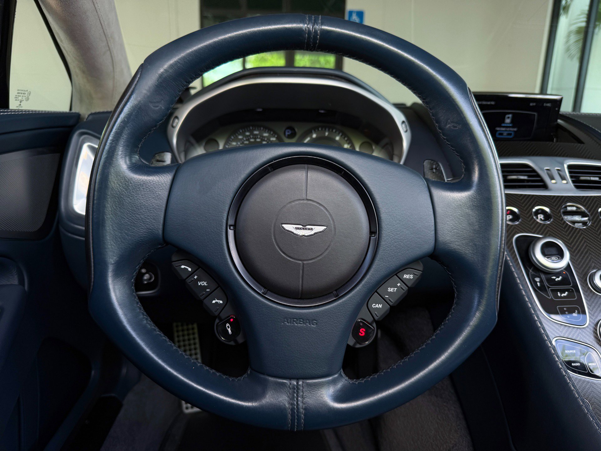 Used 2014 Aston Martin Vanquish Volante RWD image 35