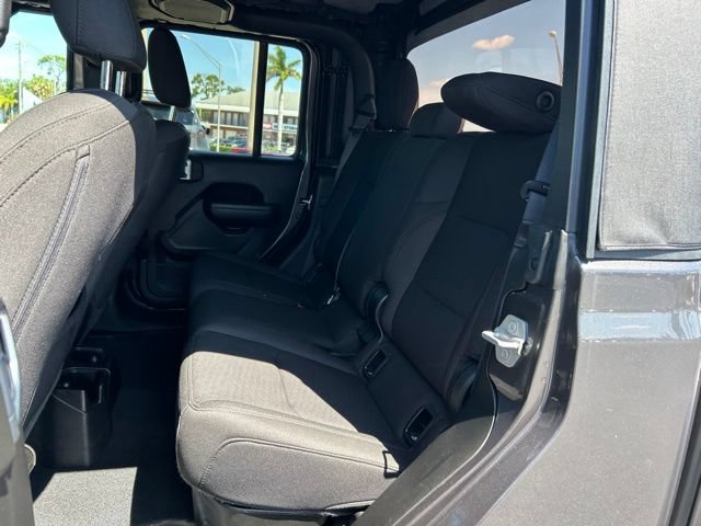 Used 2022 Jeep Gladiator Sport AWD/4WD image 15