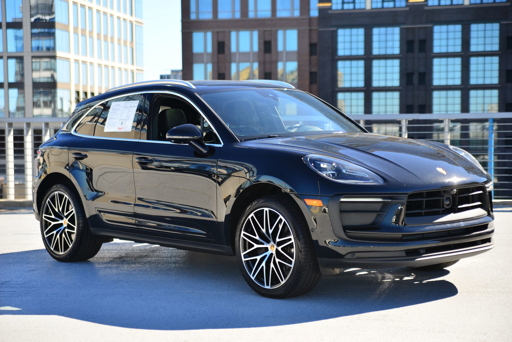 Certified 2025 Porsche Macan image 8