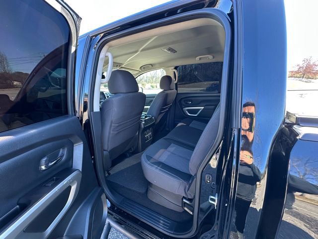 Used 2021 Nissan Titan SV w/ SV Convenience Package image 18