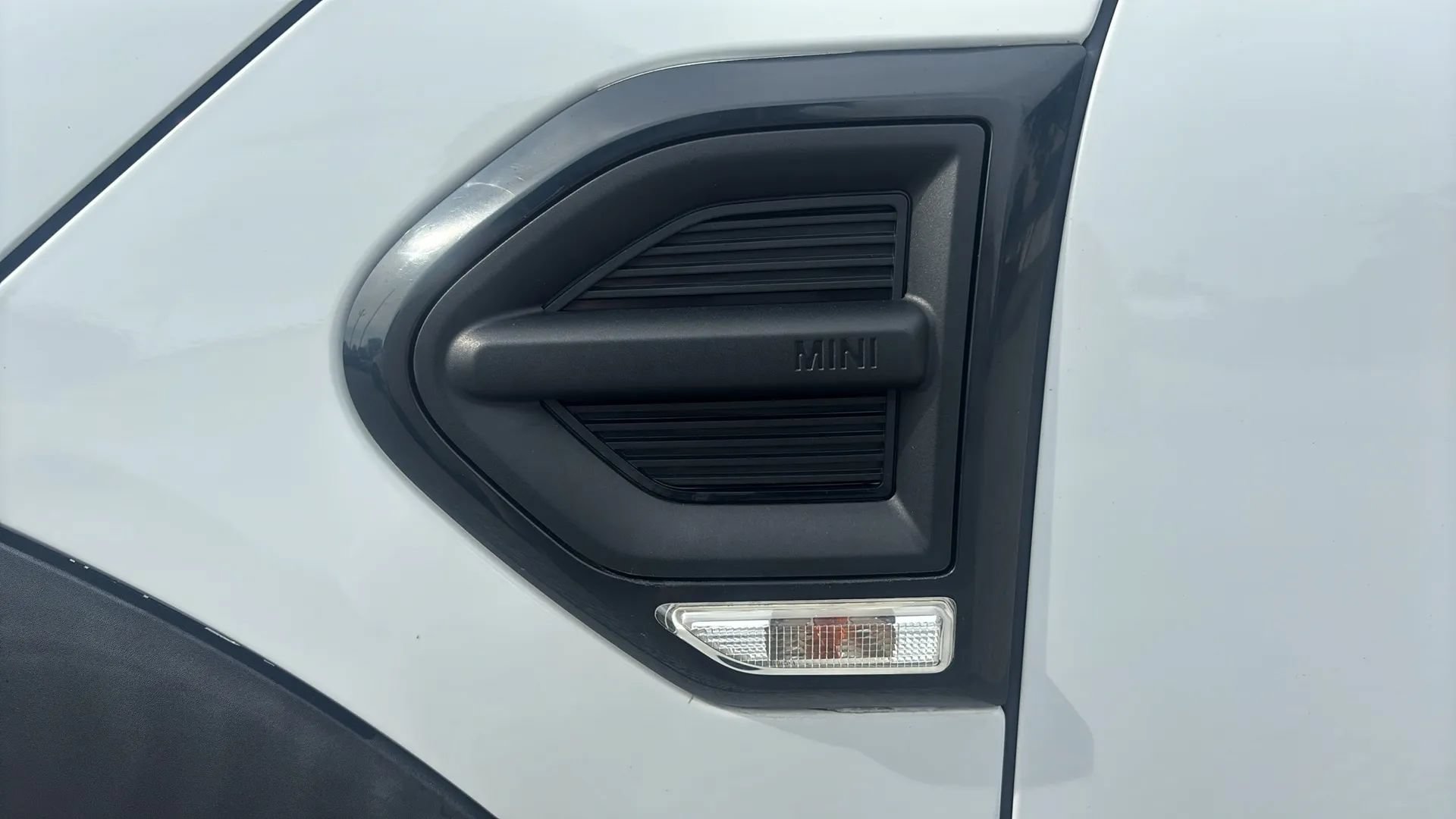 Used 2017 MINI Cooper Countryman FWD image 13