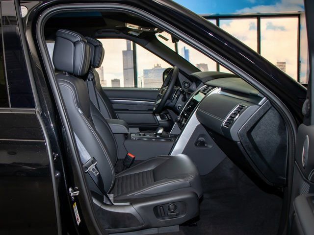 Certified 2025 Land Rover Discovery Metropolitan Edition image 21