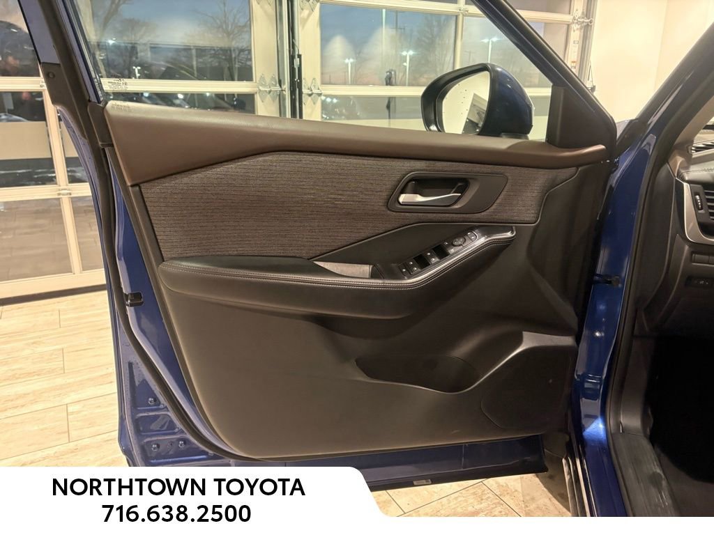 Used 2023 Nissan Rogue SV image 26