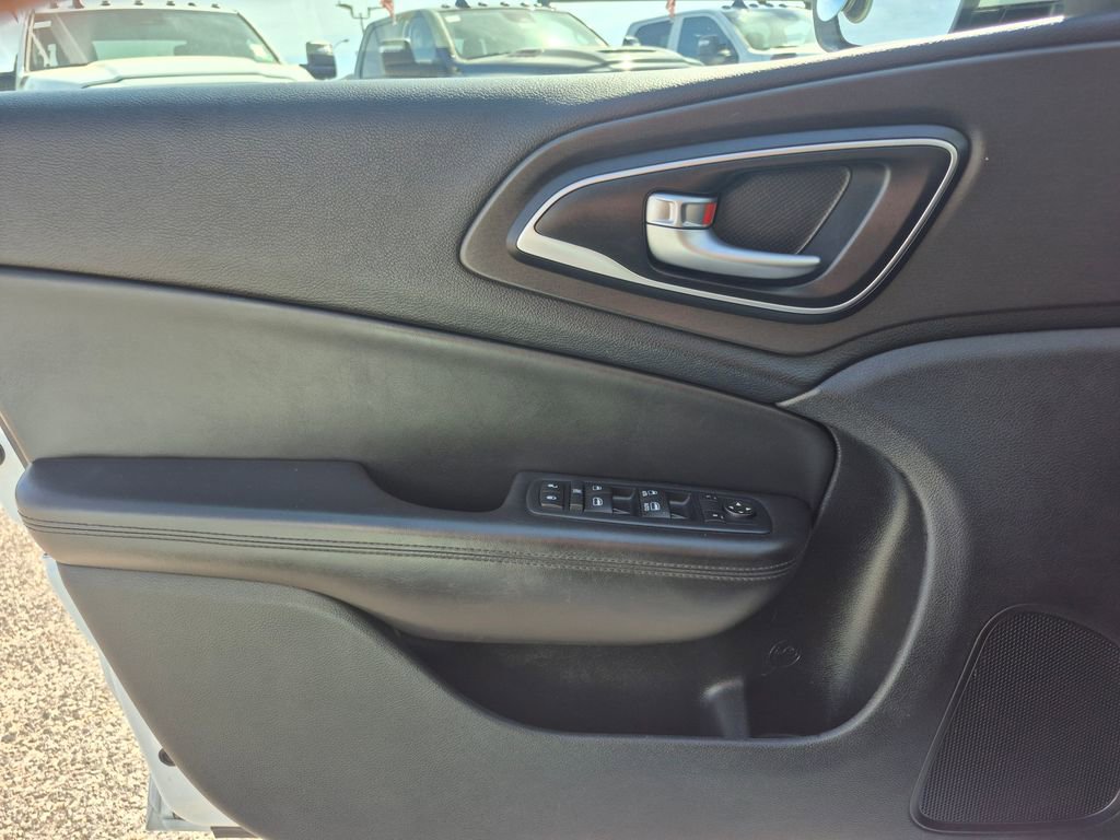 Used 2016 Chrysler 200 Limited Platinum w/ Comfort & Convenience Group image 15