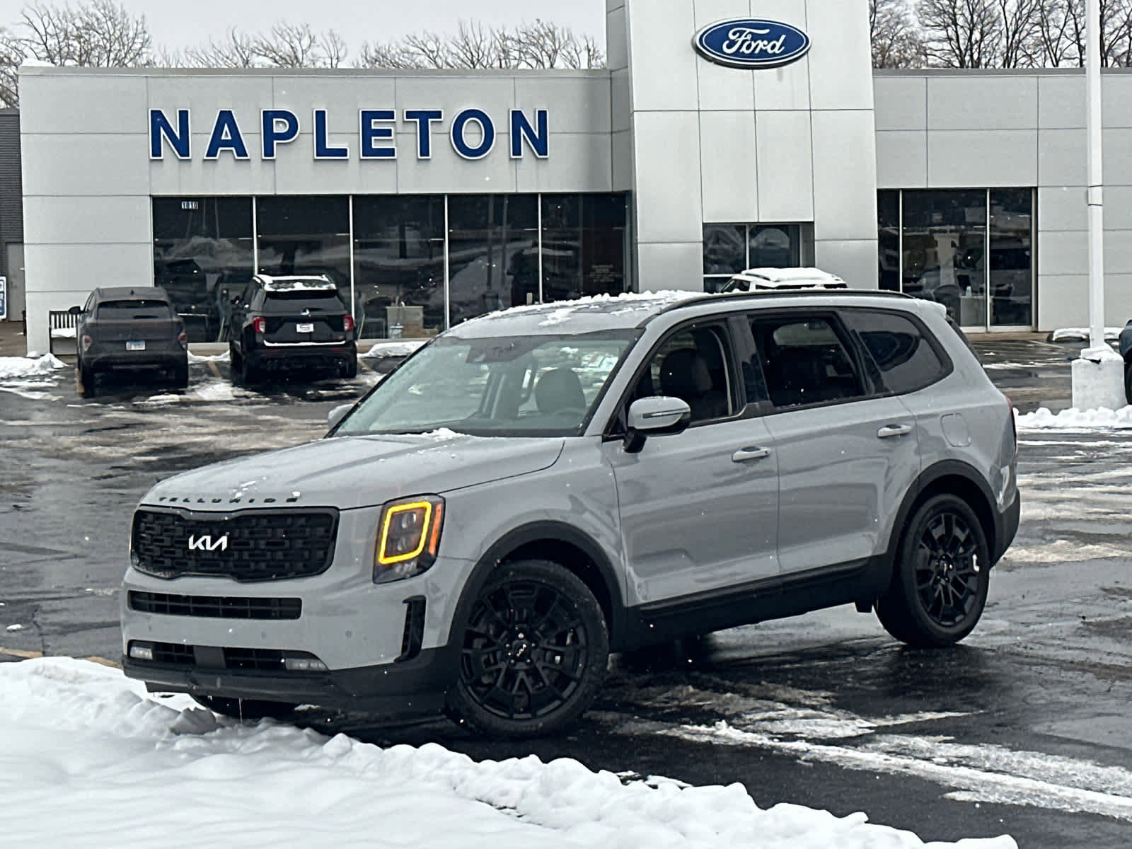 Used 2022 Kia Telluride SX w/ Nightfall Edition Package image 2