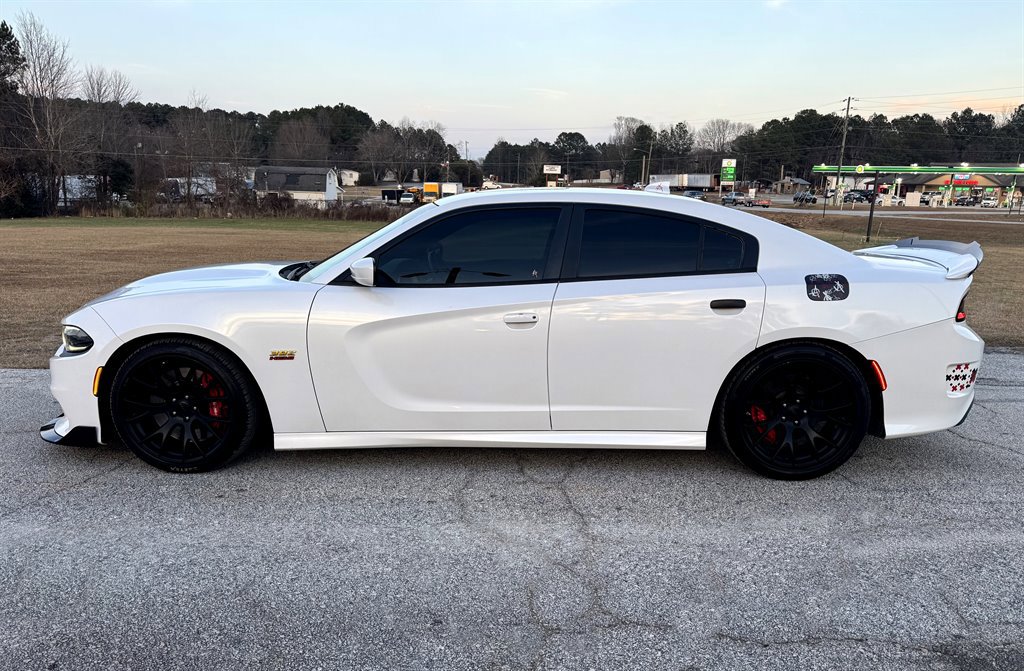 Used 2016 Dodge Charger SRT image 12